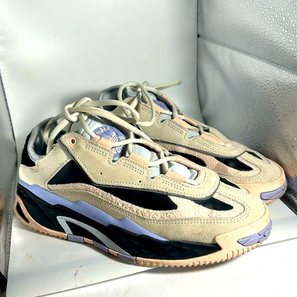 Adidas Niteballs Women’s size 6.5 in excellent condition